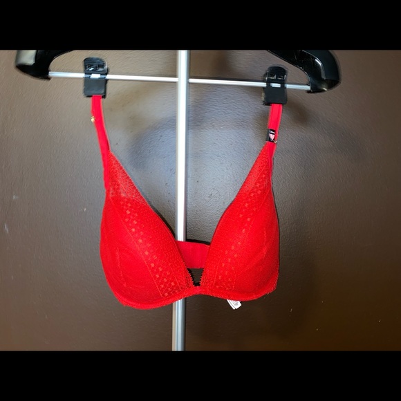 Candy Apple Red Brand New Victoria Secret Bra 32DDD - Picture 1 of 4